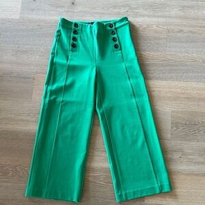 Ann Taylor Green Cropped Pants - Size 4